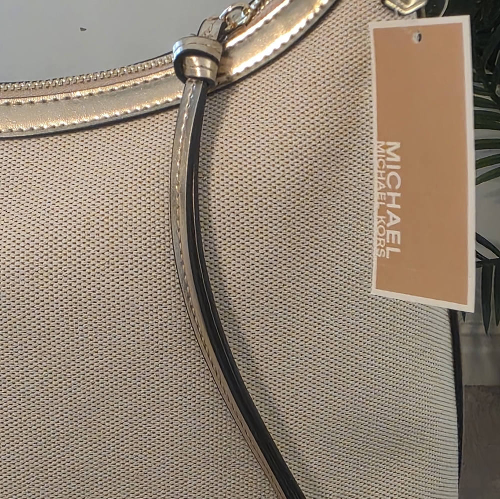 Michael Kors Cream Shoulder Bag NWT RETAIL $358+ - Picture 4 of 10